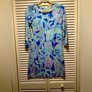 Lily Pulitzer dress with 3/4 sleeves. Button detail at shoulder and sleeves.